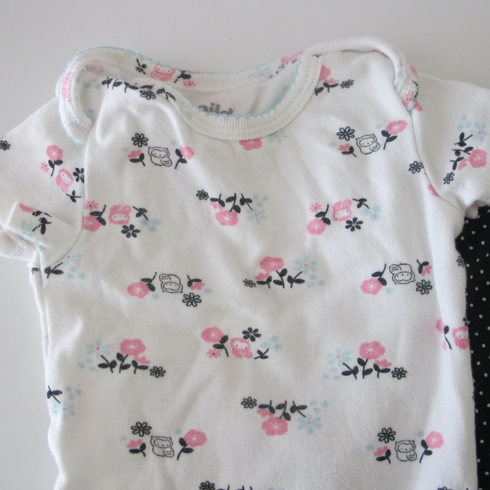 Bundle of 3 Carter's Baby Infant Onesie's Size 0-3 months GUC - Picture 2 of 5